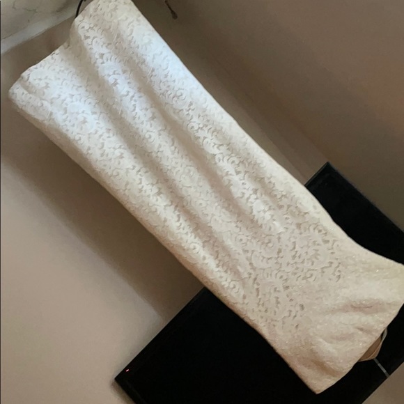 Absolutely gorgeous gown lace satin bought $9000 - Picture 10 of 10